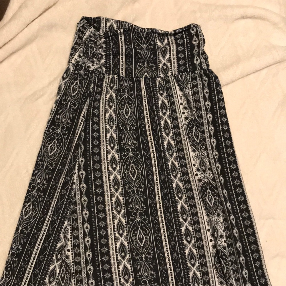 Ankle length black and white maxi skirt
